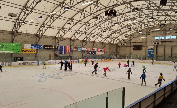 Rekreacijsko drsanje v Ledni dvorani med jesenskimi počitnicami