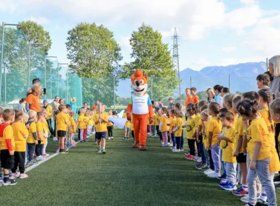 Mini olimpijada 2026: Več kot 600 nasmejanih malčkov preplavilo nogometno igrišče z umetno travo!